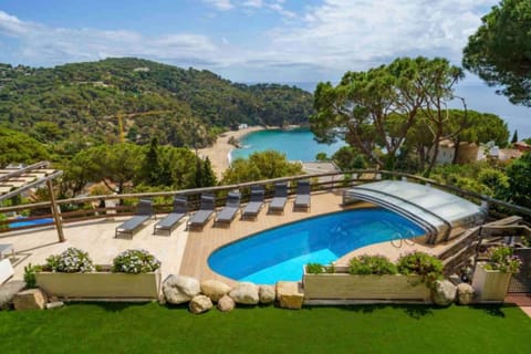 Natural landscape, Garden, Garden view, Mountain view, Pool view, Swimming pool, sunbed