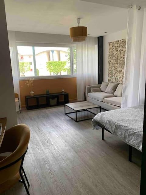 Charmant studio cosy avec parking Apartment in Caen