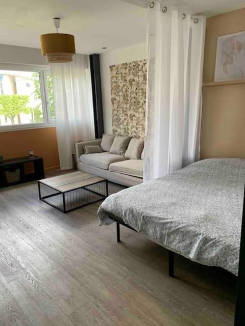 Charmant studio cosy avec parking Apartment in Caen