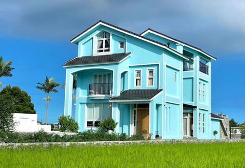Property building, Day