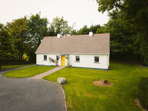 Longford Holiday Yellow Star Self-Catering Cottage House in Longford