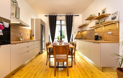Dining area, kitchen