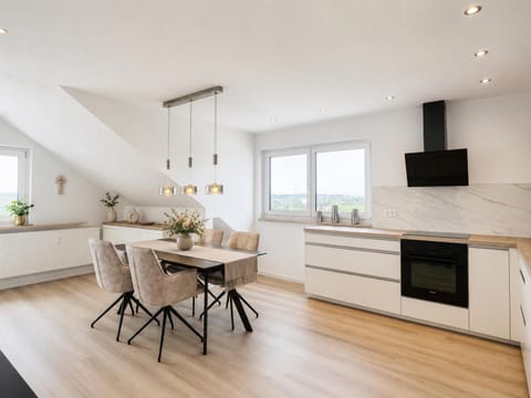Kitchen or kitchenette, Dining area, stove