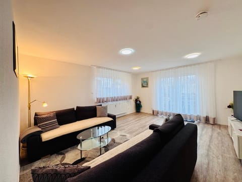 Communal lounge/ TV room, TV and multimedia, Living room