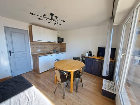 Kitchen or kitchenette, Living room