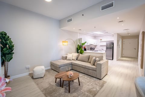 Kitchen or kitchenette, Living room, Seating area, minibar