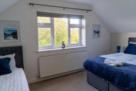 Spacious 15 Guest Home With 9 Beds in Shirley House in Shirley