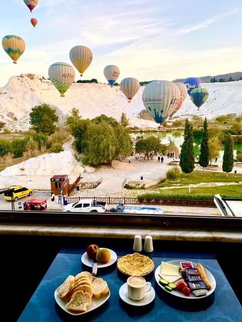 Restaurant/places to eat, Natural landscape, Lake view, Breakfast