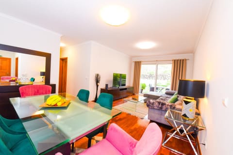 Communal lounge/ TV room, TV and multimedia, Living room, Seating area, Dining area, Evening entertainment