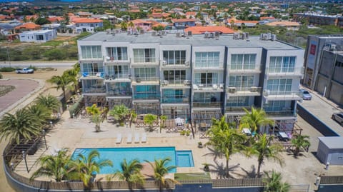 Property building, Neighbourhood, Pool view, Swimming pool, sunbed