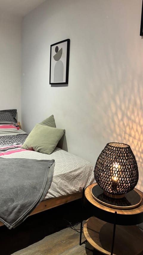 Charmant studio au bord du lac d’Elancourt village Apartment in Île-de-France