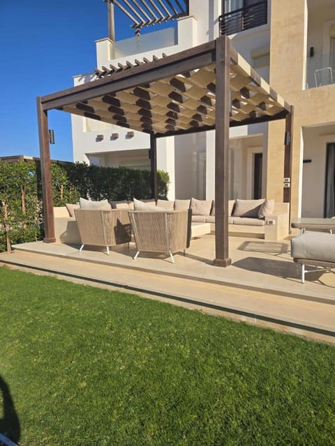 Property building, Patio, Garden, Balcony/Terrace, Seating area, Garden view