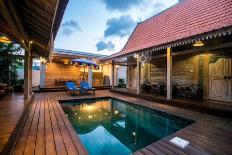 Property building, Patio, Day, Pool view, Swimming pool, sunbed