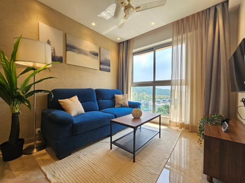 TV and multimedia, Living room, Seating area, air conditioner
