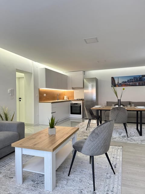 Kitchen or kitchenette, Living room, Seating area, Dining area, stove