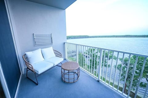 Balcony/Terrace, Lake view