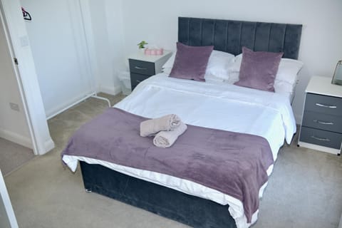 Modern house in City Centre with private parking and gated property House in Birmingham