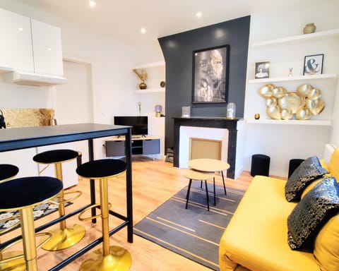 Living room, Seating area, Dining area