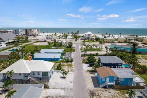 Mango Margarita- Beach Home with Pool Sleeps 12 House in Estero Island