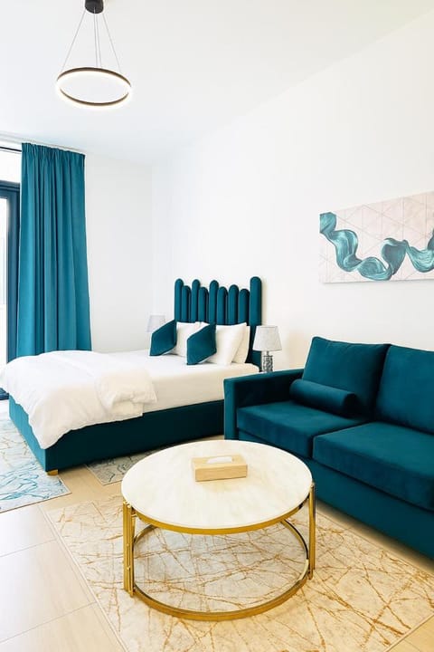 Bed, Photo of the whole room, Seating area, Bedroom