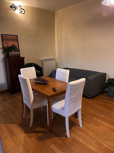 Living room, Seating area, Dining area, Lunch
