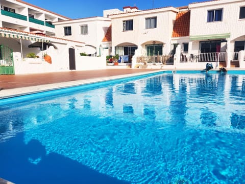 Property building, Swimming pool, Swimming pool
