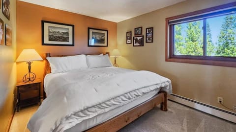 Tranquil 2BR Near Trails and Free Shuttle House in Wildernest