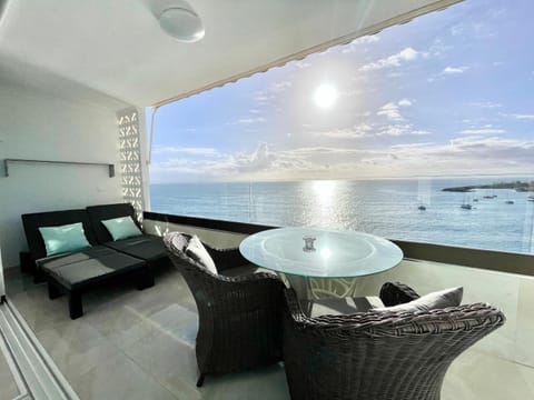 Patio, Day, Natural landscape, View (from property/room), Balcony/Terrace, Seating area, Dining area, Sea view