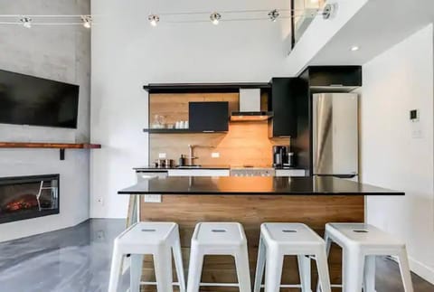Kitchen or kitchenette, Dining area, dishwasher, oven, stove