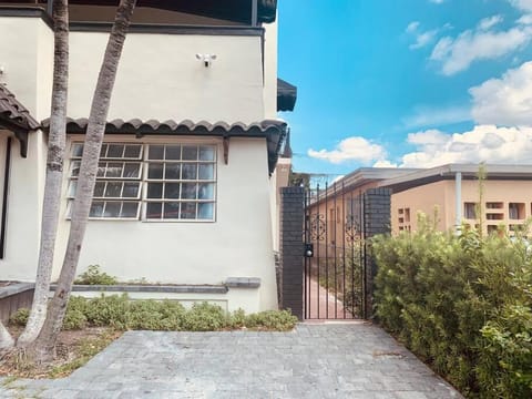 New Miami Boutique, by Calle Ocho and South Beach! Apartment in Coral Gables