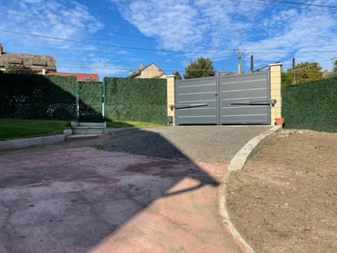 MAISON VENEUX LES SABLONS-FONTAINEBLEAU-MORET SUR LOING House in Fontainebleau