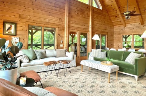 Mossy Falls Cabin by Leavetown Vacations Cabin in Tennessee