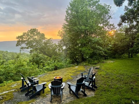 Mossy Falls Cabin by Leavetown Vacations Cabin in Tennessee