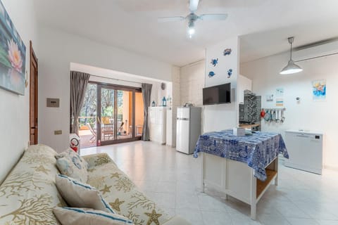 TV and multimedia, Kitchen or kitchenette, Living room, Seating area, Dining area, dishwasher, oven, stove, air conditioner