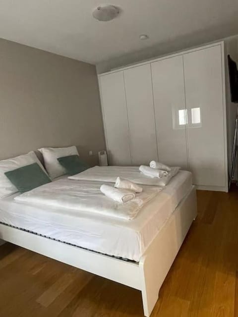 Bed, Bedroom, wardrobe