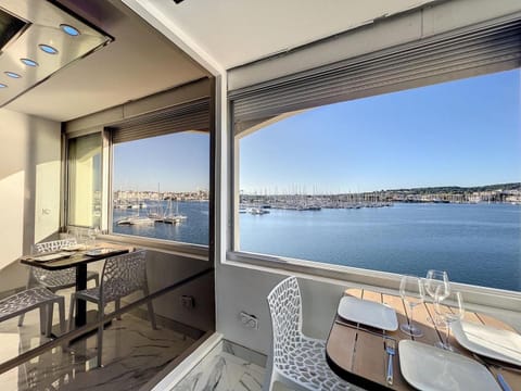 Day, Natural landscape, View (from property/room), Dining area, Sea view