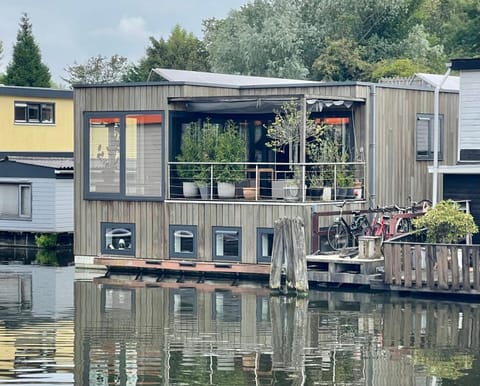 Property building, Lake view