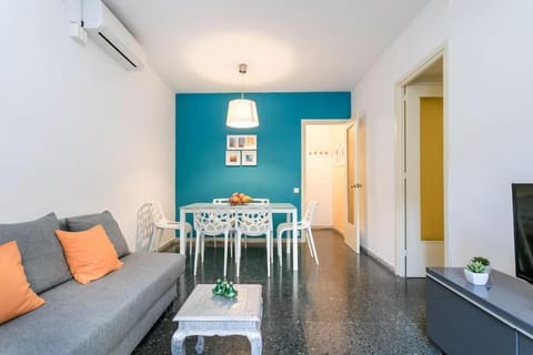 Living room, Seating area, Dining area, air conditioner