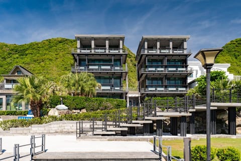 Property building, Day