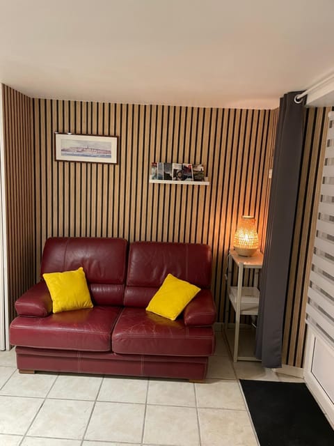 STUDIO 3 Mn de la PLAGE Terrasse Vélos Proche de la ville fortifiée Bed and Breakfast in St-Malo