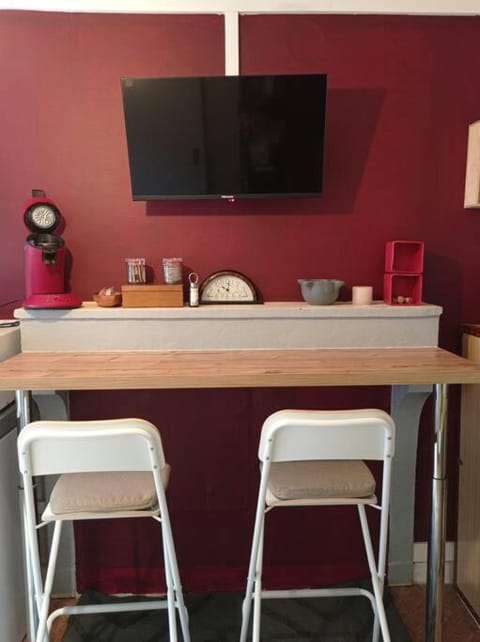 TV and multimedia, Coffee/tea facilities, Dining area, minibar