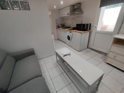 Kitchen or kitchenette, Living room