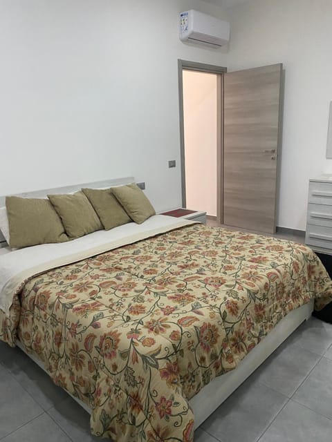 Photo of the whole room, Bedroom, air conditioner