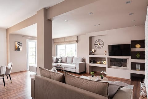 TV and multimedia, Living room, Seating area