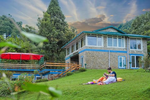 Property building, Day, Natural landscape, Garden