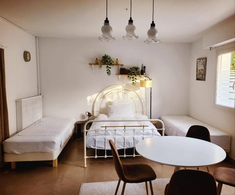 Cozy Garden Rooms Bed and Breakfast in Chevilly Larue