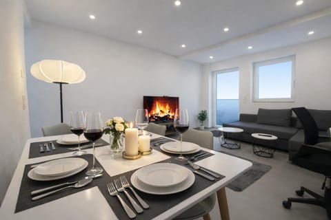 TV and multimedia, Living room, Dining area