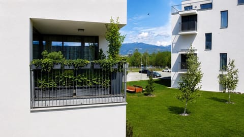 Property building, Garden, Garden view, Mountain view, Parking