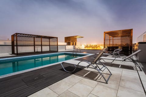 Swimming pool, Swimming pool