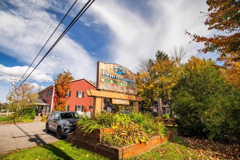 Property building, Spring, Day, Neighbourhood, Garden, Pets, Pets, Garden view, River view, River view, Street view, Parking, locker